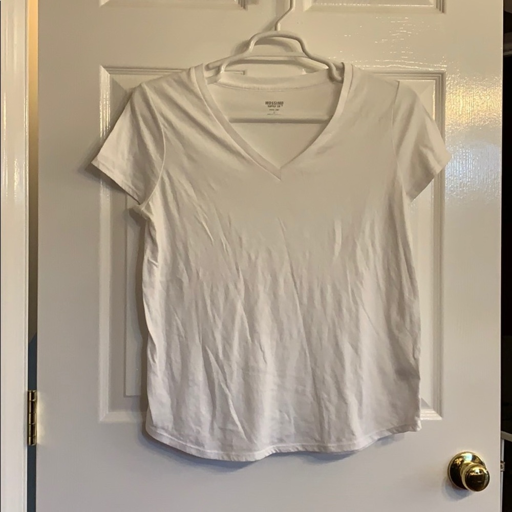 White short sleeve v-neck T-shirt